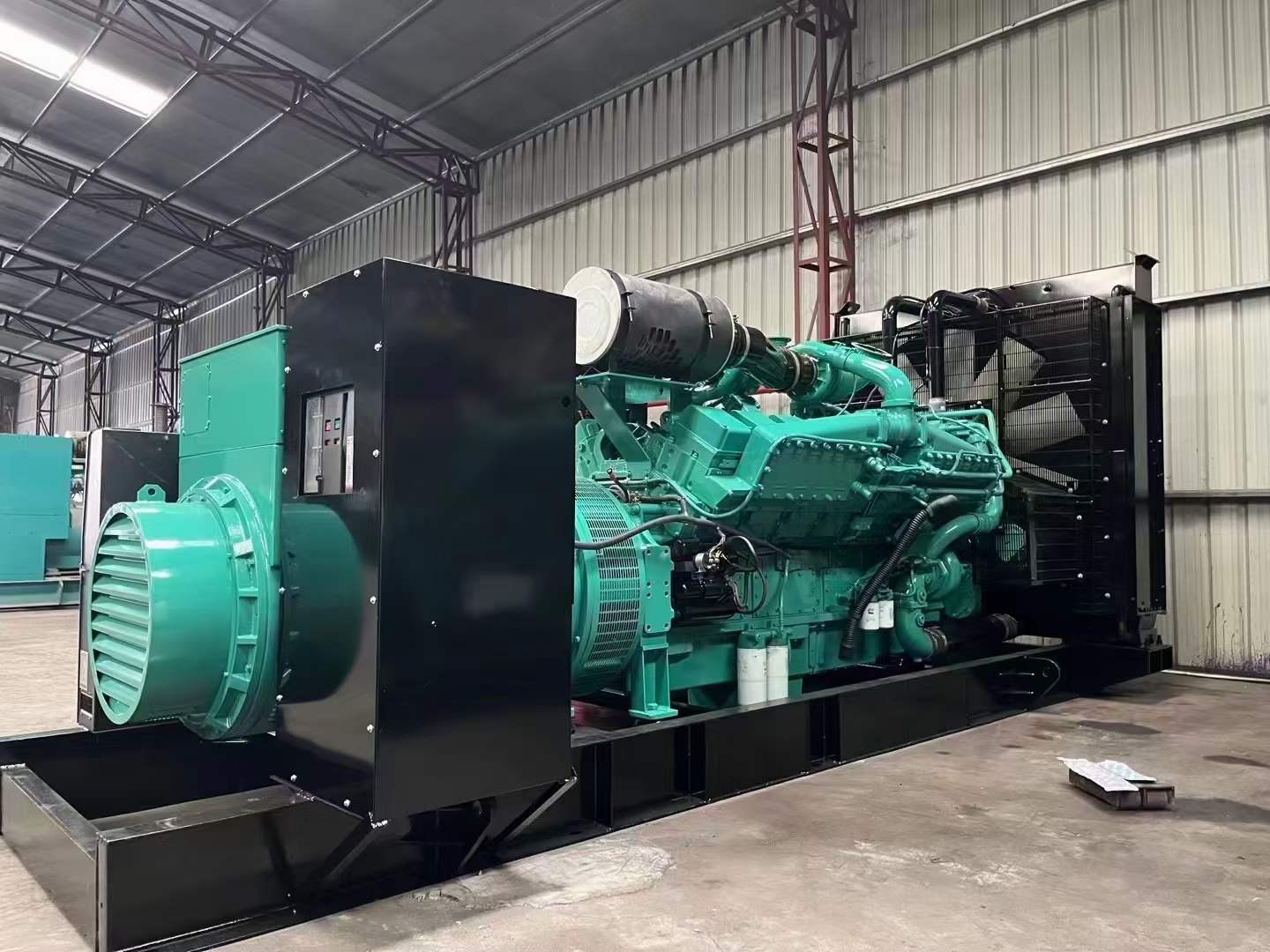 赤城如何降低 800kW 柴油发电机输出电流的波动？