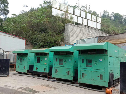 赤城先进的应急发电机系统中智能监测和控制系统如何确保电压稳定？